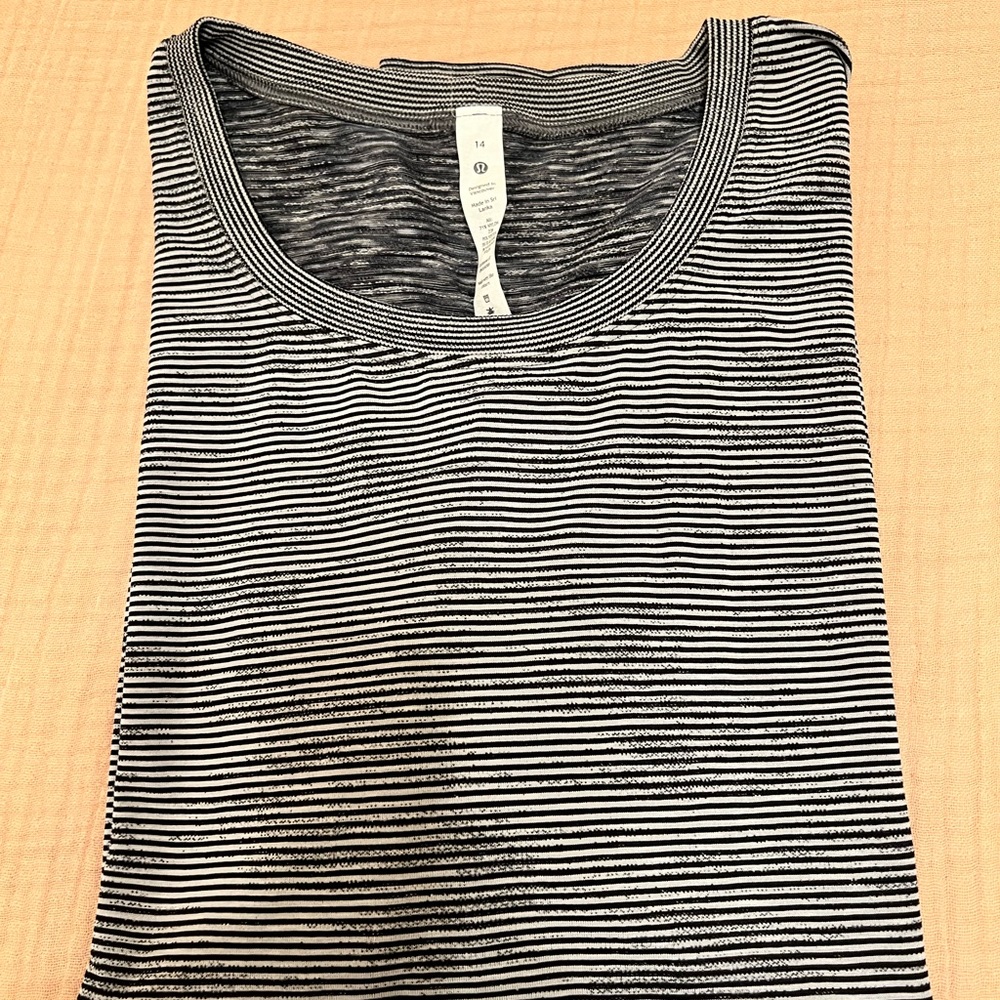 Lululemon Swiftly Relaxed Short Sleeve Shirt